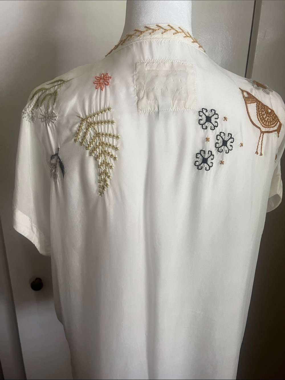Johnny Was White Embroidered Floral Folk Blouse - Picture 6 of 6